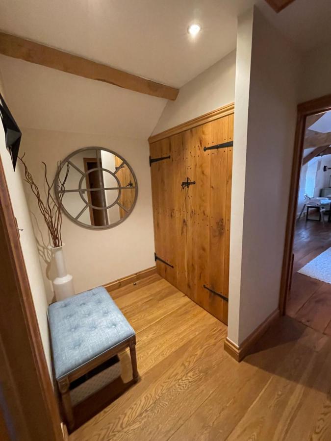 The Cider Barn - Spacious First Floor Apartment Set Within Barn Conversion Cheltenham Exteriör bild